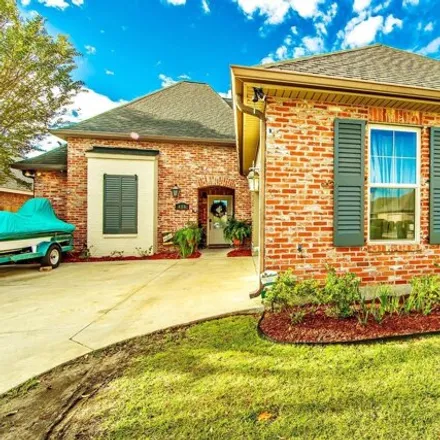 Buy this 3 bed house on 413 Shoal Drive in Houma, LA 70360