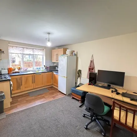 Image 3 - Hylton Road, High Wycombe, HP12 4BZ, United Kingdom - Duplex for rent