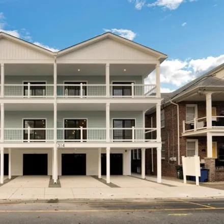 Buy this 4 bed condo on 348 East Glenwood Avenue in Wildwood, NJ 08260