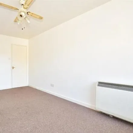 Image 5 - Mayfield Avenue, Dover, United Kingdom - Apartment for sale