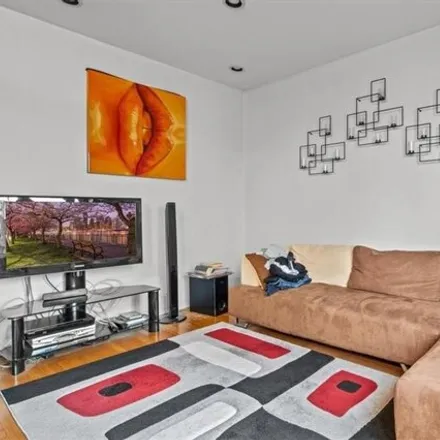 Image 7 - 1696 East 2nd Street, New York, NY 11223, USA - House for sale