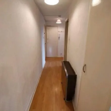 Image 5 - Andrew Close, Wokingham, RG40 2HY, United Kingdom - Apartment for rent