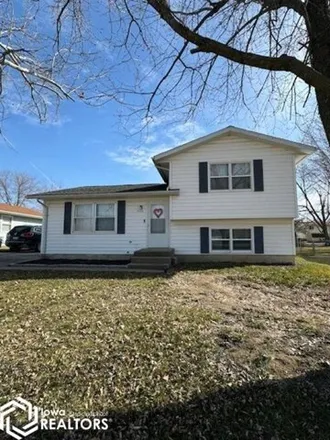 Buy this 3 bed house on 916 South Main Street in Mount Pleasant, IA 52641
