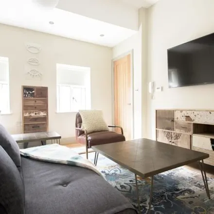 Rent this 1 bed apartment on Embassy of Mexico in 16 St George Street, East Marylebone