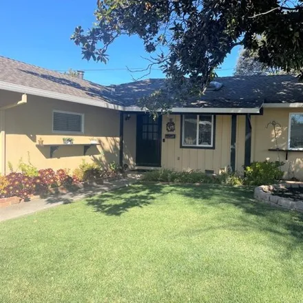 Rent this 3 bed house on 432 Cottonwood Street in Vacaville, CA 95688