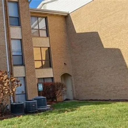 Rent this 1 bed condo on 444 N Clay Ave Unit 1F in Saint Louis, Missouri