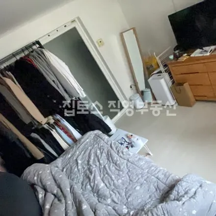 Rent this studio apartment on 서울특별시 서초구 잠원동 14-4