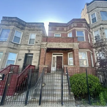Rent this 3 bed apartment on 4356 South Wells Street in Chicago, IL 60609
