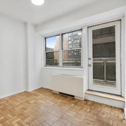 Image 9 - 321 East 48th Street, New York, NY 10017, USA - Condo for sale