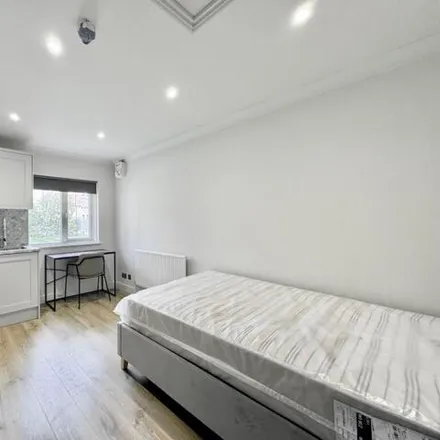Rent this 1 bed apartment on Creswick Road in London, W3 9EZ