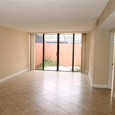 Image 2 - 1410 Fairway Road, Pembroke Pines, FL 33026, USA - Townhouse for rent