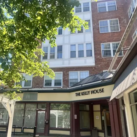 Rent this 3 bed condo on College Street in New Haven, CT 06511
