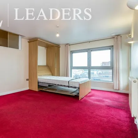 Image 3 - Throwley Road, London, SM1 4FD, United Kingdom - Apartment for rent