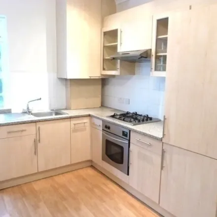 Image 2 - 42 Woodstock Road, London, NW11 8ER, United Kingdom - Apartment for rent