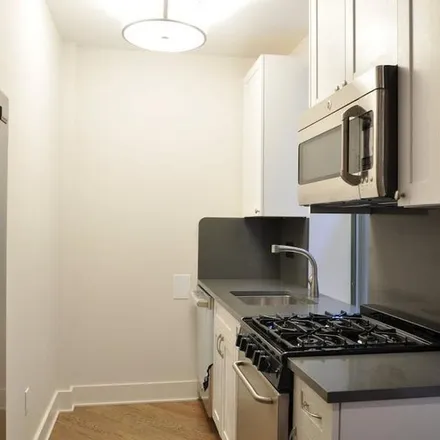 Image 1 - 885 Boston Avenue, Bridgeport, CT 06610, USA - Apartment for rent