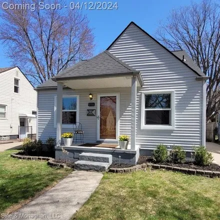 Buy this 3 bed house on 916 North Edgeworth Avenue in Royal Oak, MI 48067