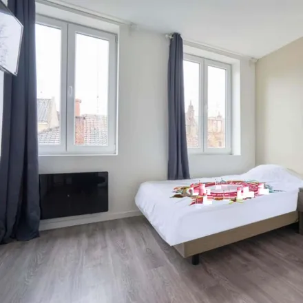 Rent this 3 bed room on 11 Rue du Marché in 59046 Lille, France