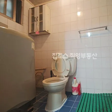 Rent this studio apartment on 서울특별시 송파구 삼전동 167-4