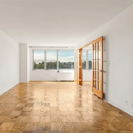 Image 7 - Gerard Towers, 70-25 Yellowstone Boulevard, New York, NY 11375, USA - Apartment for rent