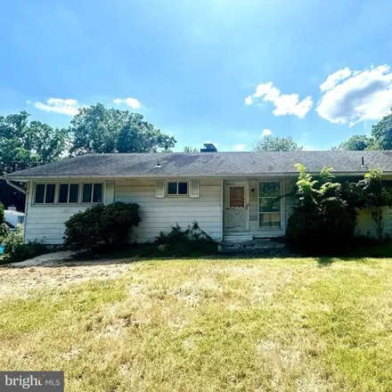 Buy this 3 bed house on 5 Edwards Pl in Ewing, New Jersey