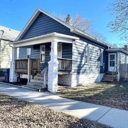 Buy this 2 bed house on 656 North Henry Street in Bay City, MI 48706