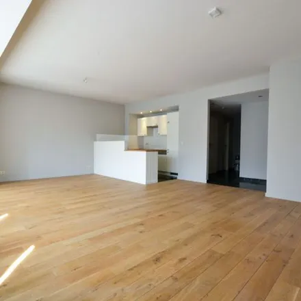 Rent this 2 bed apartment on Rue de la Cambre - Ter Kamerenstraat 336 in 1200 Woluwe-Saint-Lambert - Sint-Lambrechts-Woluwe, Belgium