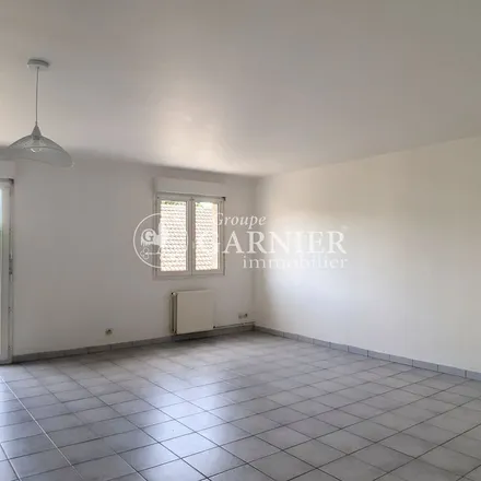 Image 5 - Rue Charles Corbeau, 27000 Évreux, France - Apartment for rent