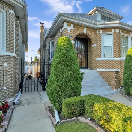 Buy this 5 bed house on 3904 West 64th Place in Chicago, IL 60629