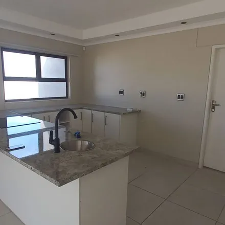 Rent this 3 bed apartment on Upper Lake Lane in Floracliffe, Roodepoort