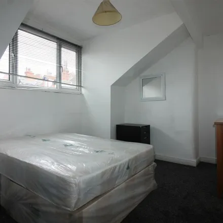 Image 3 - Archway Properties, Brudenell Grove, Leeds, LS6 1HR, United Kingdom - Apartment for rent