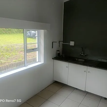Image 4 - Headingley Avenue, Dawncliffe, Queensburgh, 3630, South Africa - Apartment for rent