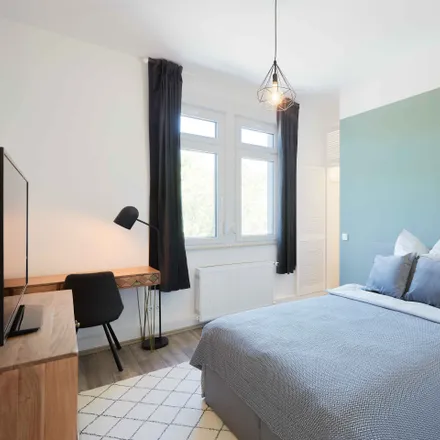 Rent this 1 bed apartment on Saalburgallee 2 in 60385 Frankfurt, Germany
