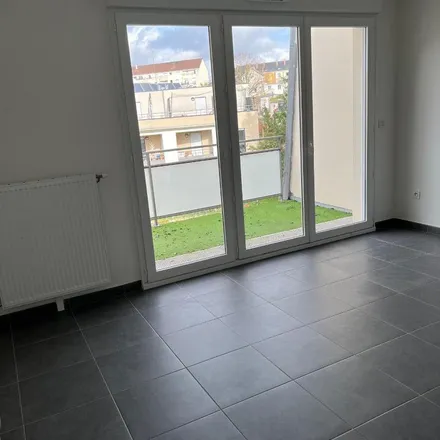 Rent this 2 bed apartment on 14 Rue Paul Doumer in 77000 Melun, France