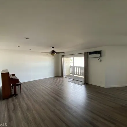 Image 3 - 4525 California Avenue, Long Beach, CA 90807, USA - Condo for sale