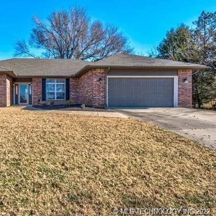 Buy this 4 bed house on 1992 Madison Place in Bartlesville, OK 74006