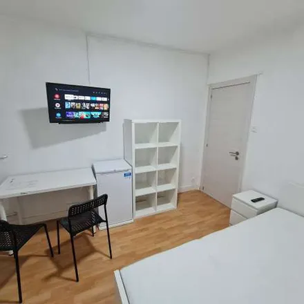 Image 2 - Avenida de Navarra, 50017 Zaragoza, Spain - Apartment for rent