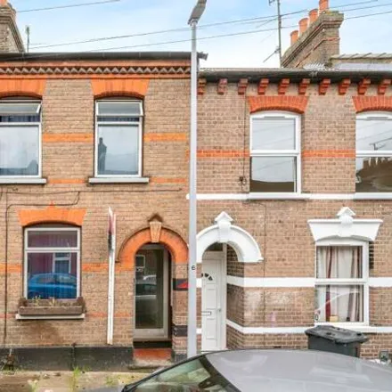 Buy this 5 bed house on Cambridge Street in Luton, LU1 3QU