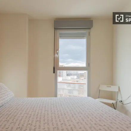 Rent this 3 bed room on Carrer de Santiago Rusiñol in 46019 Valencia, Spain
