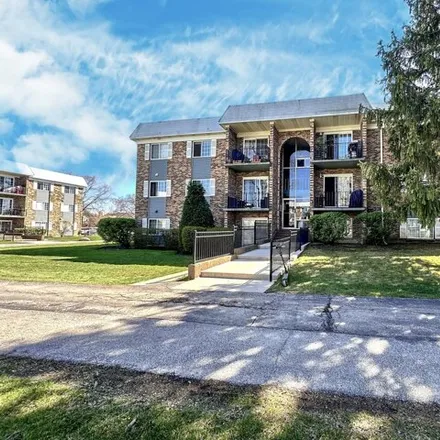 Rent this 2 bed condo on North Windsor Drive in Arlington Heights, IL 60004