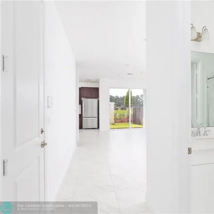 Image 3 - 7199 Hollywood Boulevard, Pembroke Pines, FL 33024, USA - Townhouse for rent