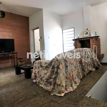 Buy this 5 bed house on Rua Batista Figueiredo in Vila Paris, Belo Horizonte - MG