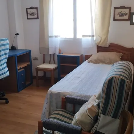 Rent this 3 bed room on Mercadona in Avinguda del Comte de Lumiares / Avenida Conde de Lumiares, 03009 Alicante