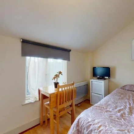 Image 2 - St Pauls Avenue, Willesden Green, London, NW2 5SX, United Kingdom - Apartment for rent