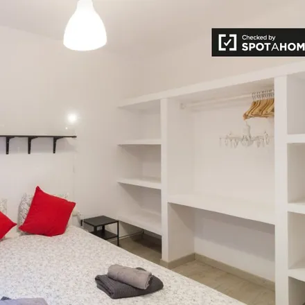 Rent this 3 bed room on Carrer de Jacint Verdaguer in 14, 08902 l'Hospitalet de Llobregat