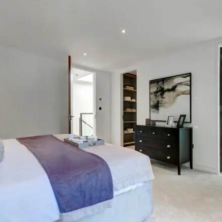 Image 7 - Wildwood Lodge, 9 North End, North End, London, NW3 7HN, United Kingdom - Townhouse for sale