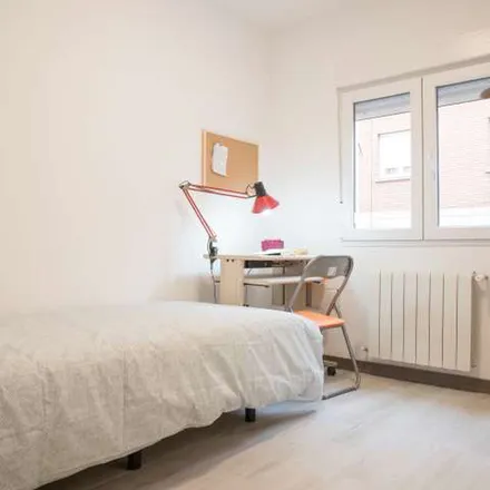 Image 4 - Calle de Antonio Salvador, 64, 28026 Madrid, Spain - Apartment for rent