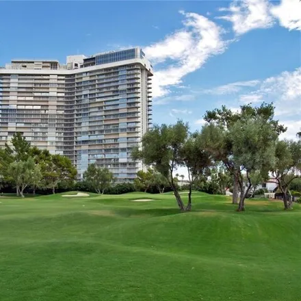 Image 1 - Las Vegas Country Club, Blue Drive, Winchester, NV 89169, USA - Condo for rent