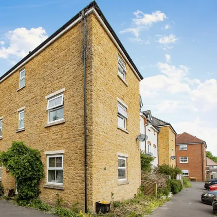 Buy this 5 bed townhouse on Paulls Close