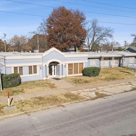 Buy this 24 bed house on 752 West 1st Street in Coffeyville, KS 67337