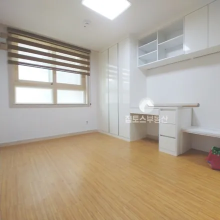 Rent this studio apartment on 서울특별시 관악구 신림동 1461-7